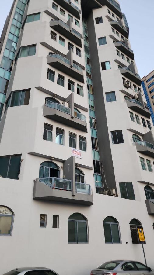 Apartamento Gulf Building In Front Of Al Noor Mosque Sharjah Exterior foto